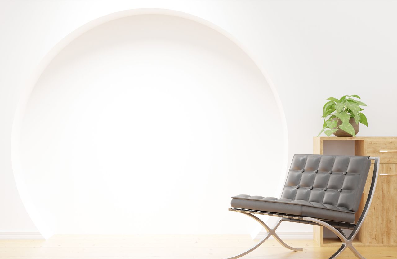 brand-02 Coin salon élégant avec chaise contemporaine et plante en pot dans un cadre minimaliste.